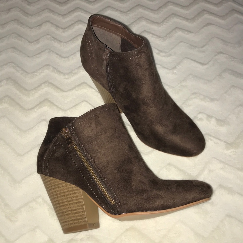 Nature Breeze brown booties size 5.5